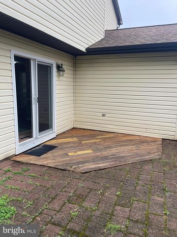 35 HONEYSUCKLE DR, Newark, DE 19702