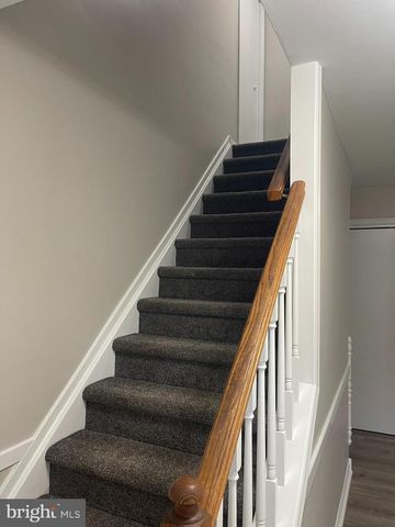 35 HONEYSUCKLE DR, Newark, DE 19702