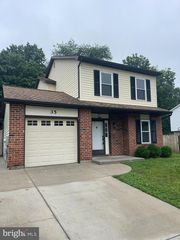 35 HONEYSUCKLE DR, Newark, DE 19702