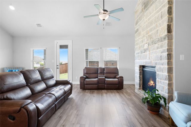 2424 Yosemite Way, Corinth, TX 76210