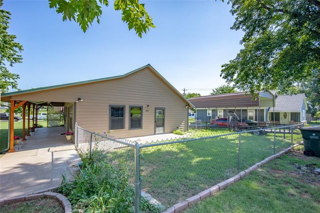 301 NE 5th Street, Blanchard, OK 73010