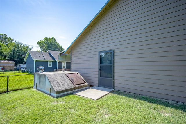 301 NE 5th Street, Blanchard, OK 73010
