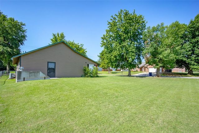 301 NE 5th Street, Blanchard, OK 73010