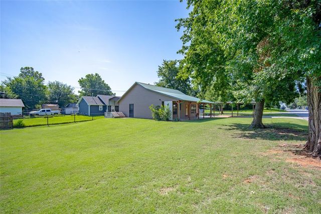 301 NE 5th Street, Blanchard, OK 73010