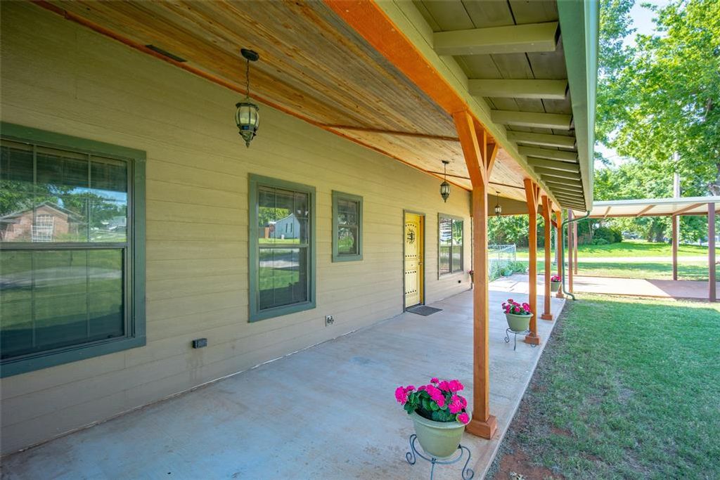 301 NE 5th Street, Blanchard, OK 73010