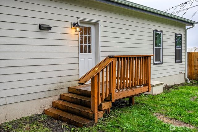 52 SE Spring St, Chehalis, WA 98532