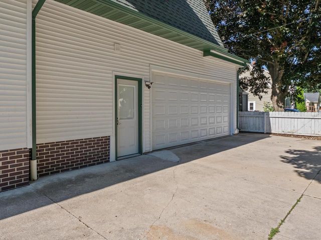 1128 N 11th STREET, Manitowoc, WI 54220
