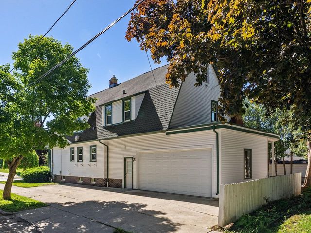 1128 N 11th STREET, Manitowoc, WI 54220