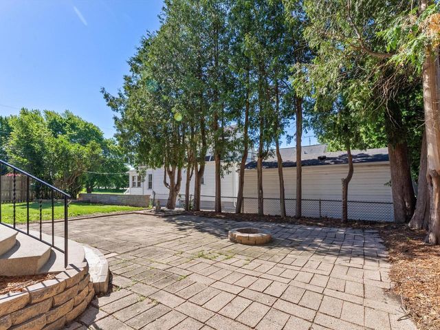 1128 N 11th STREET, Manitowoc, WI 54220