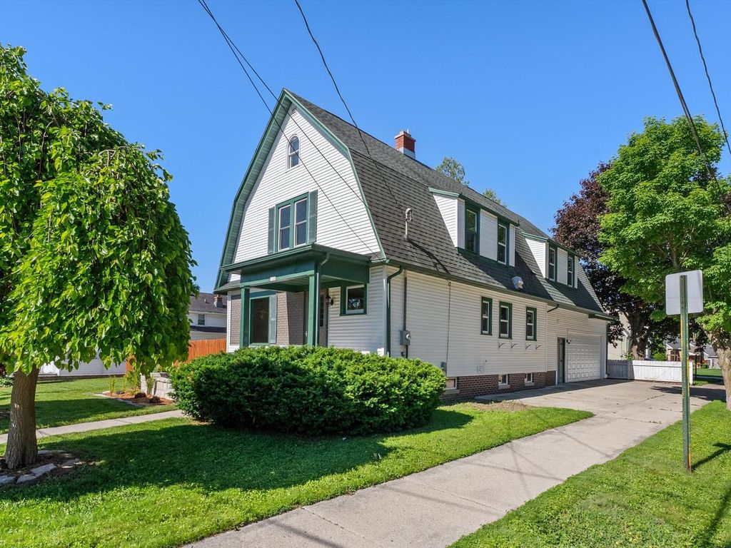 1128 N 11th STREET, Manitowoc, WI 54220