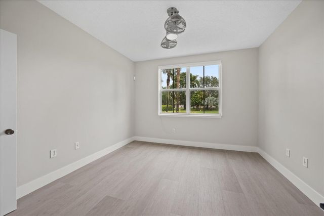 2020 Greenview Shores Boulevard 102, Wellington, FL 33414