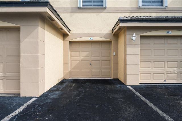 2020 Greenview Shores Boulevard 102, Wellington, FL 33414