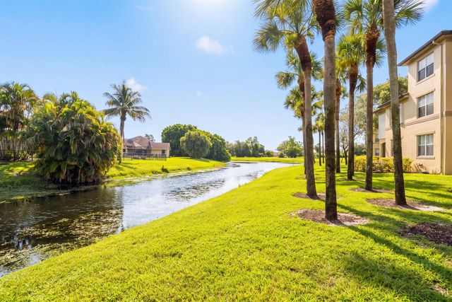 2020 Greenview Shores Boulevard 102, Wellington, FL 33414
