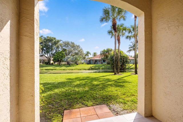 2020 Greenview Shores Boulevard 102, Wellington, FL 33414