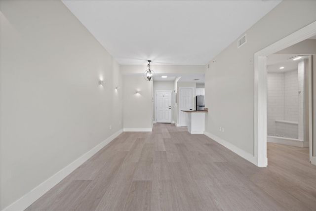 2020 Greenview Shores Boulevard 102, Wellington, FL 33414