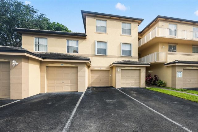 2020 Greenview Shores Boulevard 102, Wellington, FL 33414