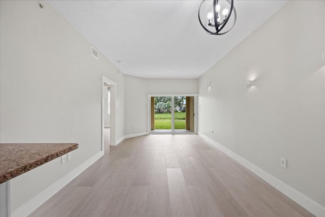 2020 Greenview Shores Boulevard 102, Wellington, FL 33414