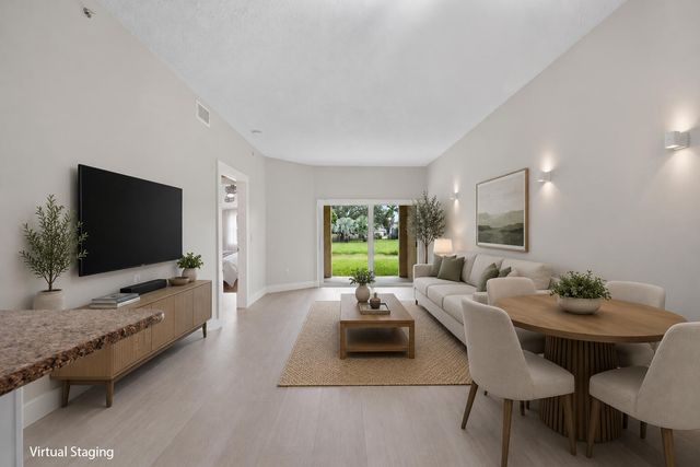 2020 Greenview Shores Boulevard 102, Wellington, FL 33414