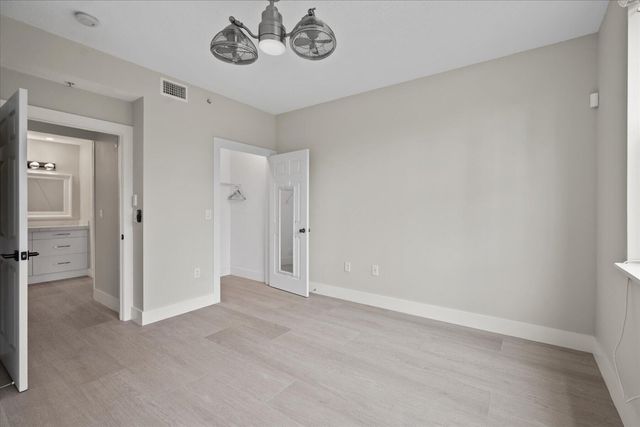 2020 Greenview Shores Boulevard 102, Wellington, FL 33414