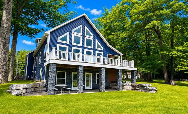 3188 W River Drive, Gladwin, MI 48624