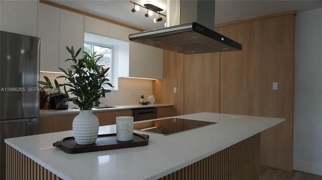 3280 NW 51st Ter, Miami, FL 33142