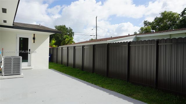 3280 NW 51st Ter, Miami, FL 33142