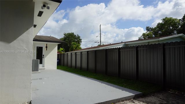 3280 NW 51st Ter, Miami, FL 33142