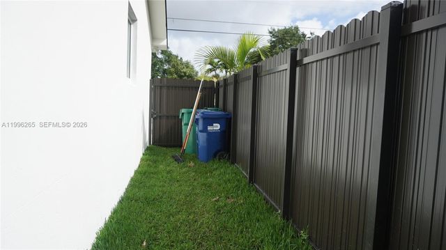 3280 NW 51st Ter, Miami, FL 33142