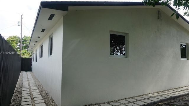 3280 NW 51st Ter, Miami, FL 33142