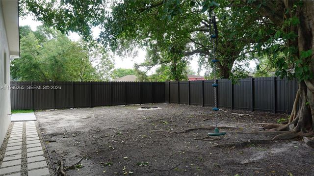 3280 NW 51st Ter, Miami, FL 33142