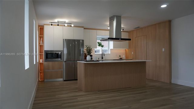 3280 NW 51st Ter, Miami, FL 33142