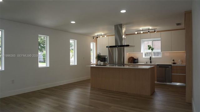 3280 NW 51st Ter, Miami, FL 33142