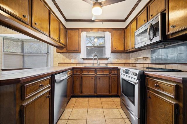 106 Lively Circle, Daphne, AL 36526