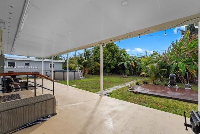 520 E 33RD STREET, Hialeah, FL 33013