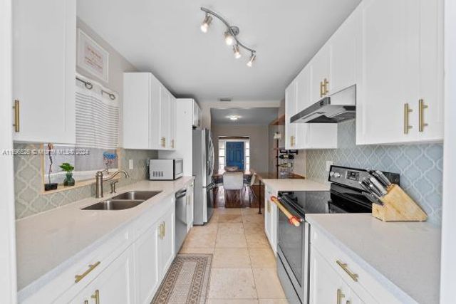 520 E 33RD STREET, Hialeah, FL 33013