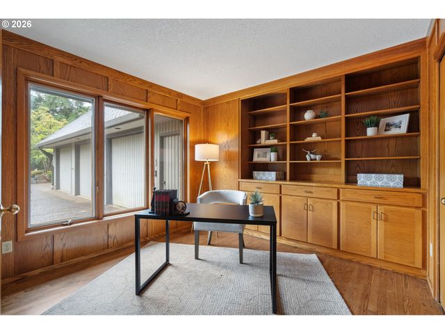 2495 PALISADES CREST Dr, Lake Oswego, OR 97034