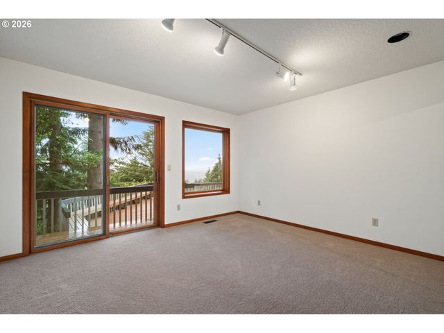 2495 PALISADES CREST Dr, Lake Oswego, OR 97034