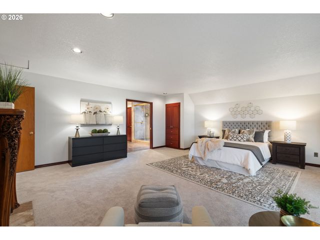 2495 PALISADES CREST Dr, Lake Oswego, OR 97034
