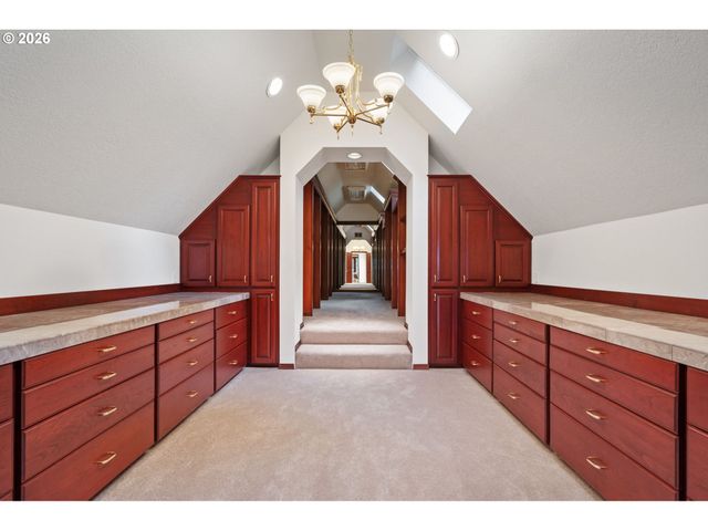 2495 PALISADES CREST Dr, Lake Oswego, OR 97034