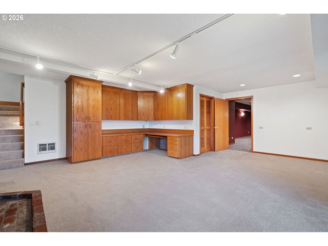 2495 PALISADES CREST Dr, Lake Oswego, OR 97034