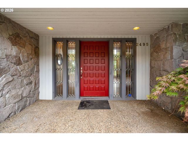 2495 PALISADES CREST Dr, Lake Oswego, OR 97034