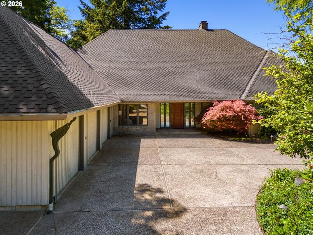 2495 PALISADES CREST Dr, Lake Oswego, OR 97034