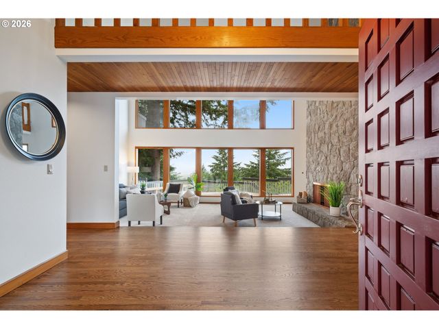 2495 PALISADES CREST Dr, Lake Oswego, OR 97034