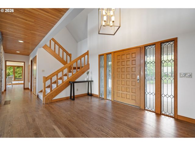 2495 PALISADES CREST Dr, Lake Oswego, OR 97034