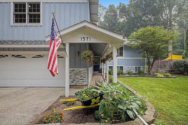 1571 Waukazoo Drive, Park Twp, MI 49424