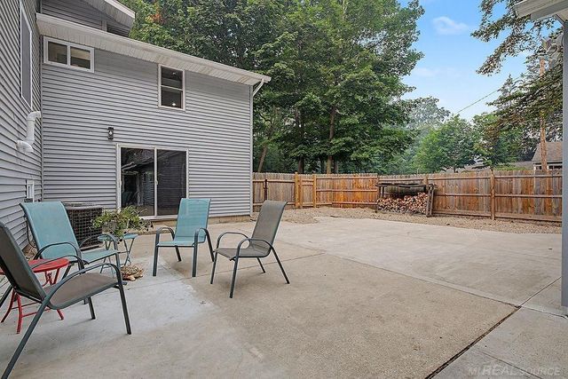 1571 Waukazoo Drive, Park Twp, MI 49424