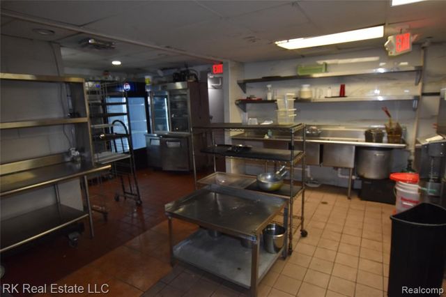 19840 Kelly Road, Harper Woods, MI 48225