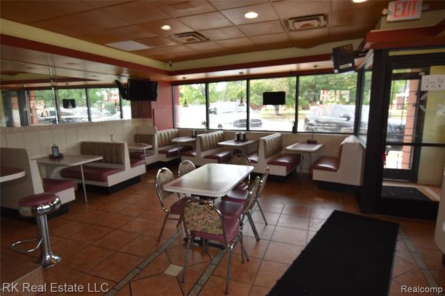 19840 Kelly Road, Harper Woods, MI 48225