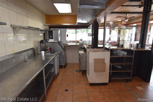 19840 Kelly Road, Harper Woods, MI 48225