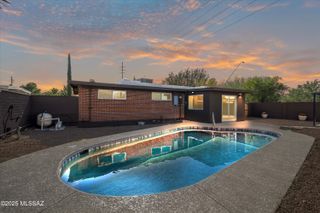 7901 E Winnepeg Drive, Tucson, AZ 85730